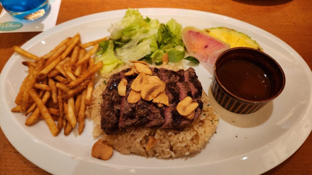 LAND MOCO!ステーキ＆ガーリックピラフデミグラスバターソース