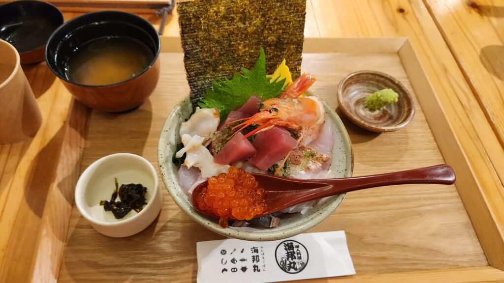 海邦丸の海鮮丼